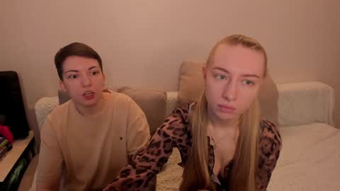 Snapshot of secret_dreams_ chatting on January 17, 8:34 am Amanda and pair in a real life we love each other but can play with you online show from January 17, 8:34 am