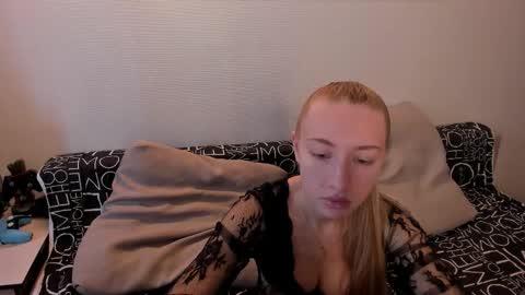Snapshot of secret_dreams_ chatting on September 20, 7:22 am Amanda and pair in a real life we love each other but can play with you online show from September 20, 7:22 am