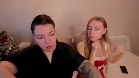 Snapshot of secret_dreams_ chatting on January 1, 8:02 am Amanda and pair in a real life we love each other but can play with you online show from January 1, 8:02 am
