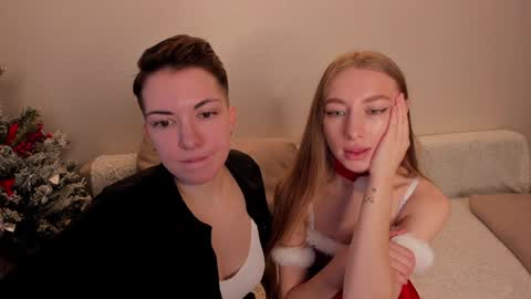 Snapshot of secret_dreams_ chatting on January 1, 11:05 am Amanda and pair in a real life we love each other but can play with you online show from January 1, 11:05 am