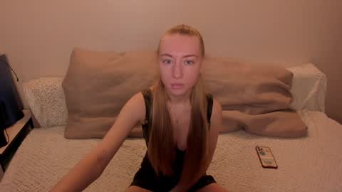 Snapshot of secret_dreams_ chatting on December 16, 9:03 am Amanda and pair in a real life we love each other but can play with you online show from December 16, 9:03 am