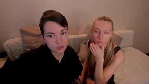 Snapshot of secret_dreams_ chatting on December 10, 8:19 am Amanda and pair in a real life we love each other but can play with you online show from December 10, 8:19 am