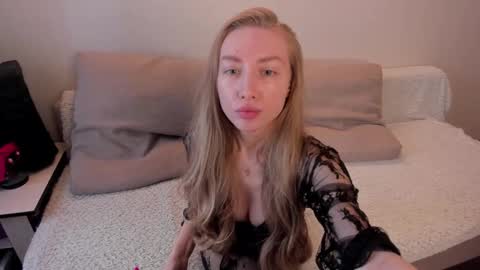 Snapshot of secret_dreams_ chatting on March 10, 9:34 am Amanda and pair in a real life we love each other but can play with you online show from March 10, 9:34 am