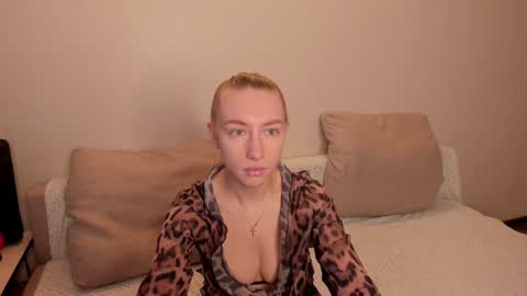 Snapshot of secret_dreams_ chatting on January 16, 8:33 am Amanda and pair in a real life we love each other but can play with you online show from January 16, 8:33 am