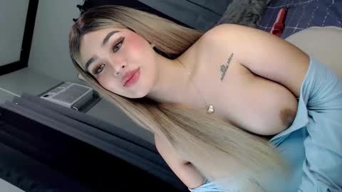 Snapshot of secret_lover22 chatting on March 5, 9:37 pm Chloe online show from March 5, 9:37 pm