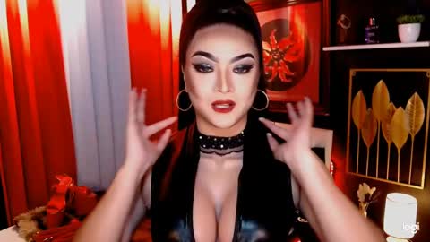 Snapshot of seducinglinda chatting on December 22, 7:22 am seducinglinda online show from December 22, 7:22 am