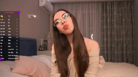 Mia online show from February 15, 3:44 pm