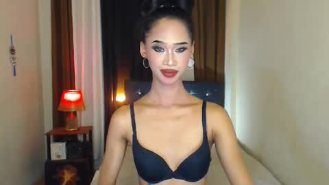 ashly online show from May 25, 1:28 pm