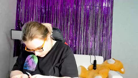 seductive_she_wolf online show from March 10, 7:00 am