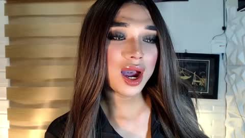Snapshot of seductivedeluxe69 chatting on February 26, 10:27 am Deluxe online show from February 26, 10:27 am