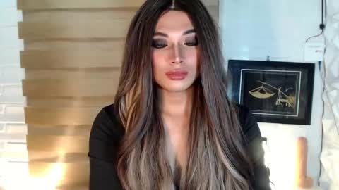 Snapshot of seductivedeluxe69 chatting on March 8, 9:17 am Deluxe online show from March 8, 9:17 am
