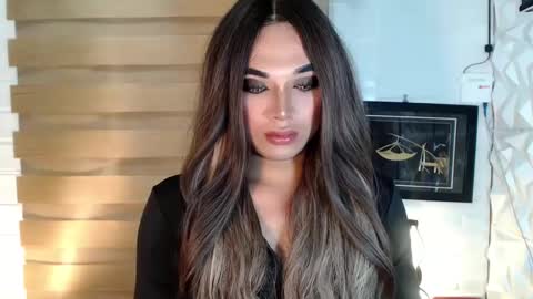Snapshot of seductivedeluxe69 chatting on February 27, 8:35 am Deluxe online show from February 27, 8:35 am