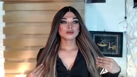 Snapshot of seductivedeluxe69 chatting on March 1, 6:24 am Deluxe online show from March 1, 6:24 am