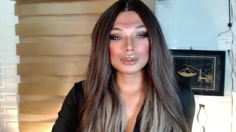 Snapshot of seductivedeluxe69 chatting on February 25, 3:42 pm Deluxe online show from February 25, 3:42 pm