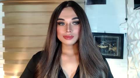 Snapshot of seductivedeluxe69 chatting on March 4, 10:02 am Deluxe online show from March 4, 10:02 am