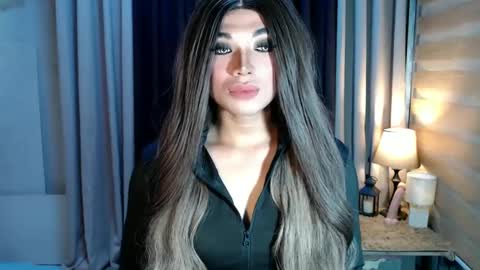 Snapshot of seductivedeluxe69 chatting on March 12, 12:04 pm Deluxe online show from March 12, 12:04 pm