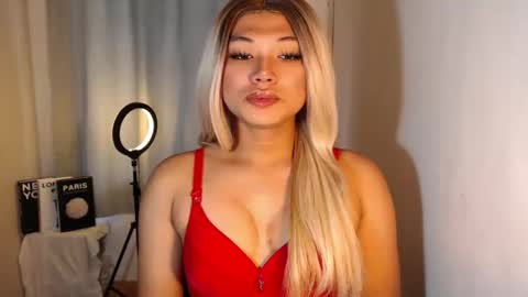 Snapshot of seductivedeluxe69 chatting on September 15, 5:31 am Deluxe online show from September 15, 5:31 am