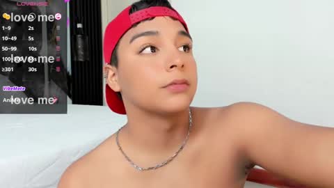 Snapshot of seductivo_jr chatting on February 1, 6:21 am seductivo online show from February 1, 6:21 am