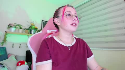 Yeyis  online show from April 8, 2:25 am