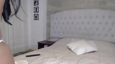 Snapshot of seleena__ chatting on February 9, 4:04 am seleena__ online show from February 9, 4:04 am