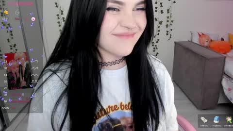 Snapshot of selena___cute chatting on January 30, 7:50 am Selena online show from January 30, 7:50 am