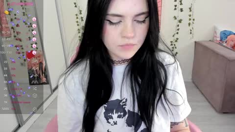 Snapshot of selena___cute chatting on February 7, 7:50 am Selena online show from February 7, 7:50 am