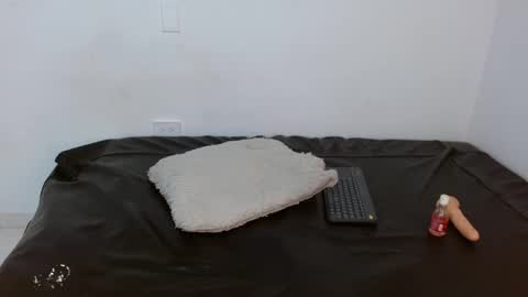 selena_fox7 online show from March 1, 11:15 pm