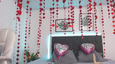 Snapshot of selena_hotmilf chatting on February 11, 9:56 pm Selena online show from February 11, 9:56 pm