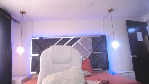 Snapshot of selena_hotmilf chatting on March 12, 7:25 pm Selena online show from March 12, 7:25 pm