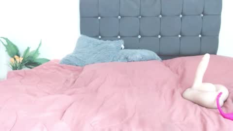 Snapshot of selena_hotmilf chatting on February 3, 6:39 pm Selena online show from February 3, 6:39 pm