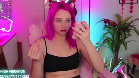Snapshot of selena_lily chatting on February 14, 10:28 am Selena Lily online show from February 14, 10:28 am