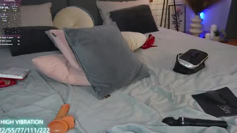 Snapshot of selena_lily chatting on March 10, 5:33 am Selena Lily online show from March 10, 5:33 am