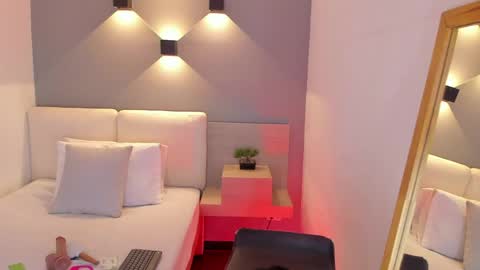 Selena online show from April 8, 11:02 am