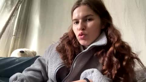 Snapshot of selena_vee chatting on September 15, 8:49 am July online show from September 15, 8:49 am