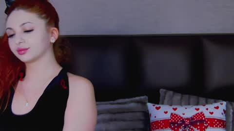 Snapshot of selenahanson chatting on February 9, 8:43 am SelenaHanson online show from February 9, 8:43 am