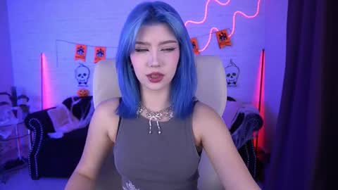 selenairis online show from October 31, 9:59 pm