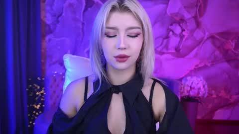 selenairis online show from October 16, 6:46 am