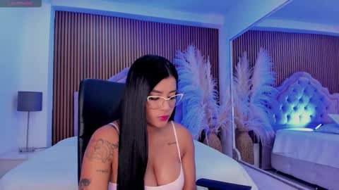 selenastonne online show from February 3, 8:35 pm