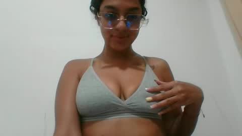 Snapshot of selene_azahar chatting on September 16, 5:21 am selene online show from September 16, 5:21 am