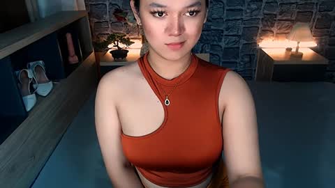 Snapshot of selenesantiago chatting on January 10, 10:06 am joan online show from January 10, 10:06 am