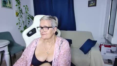 Selenna online show from December 13, 7:53 pm