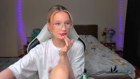 Simon and Alice online show from September 25, 8:05 pm