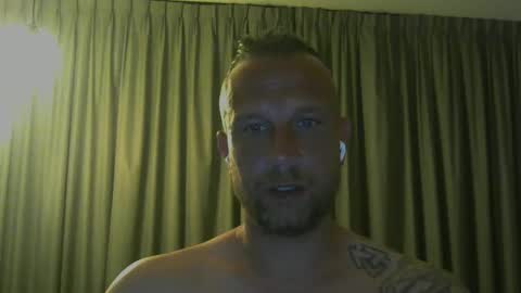 sence08 online show from April 23, 10:33 pm