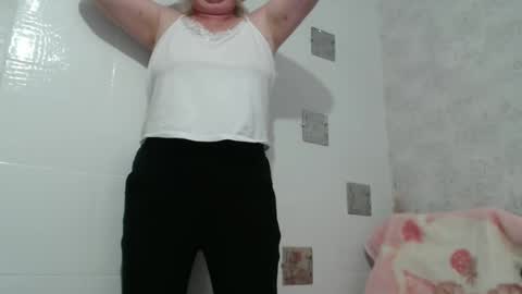 Snapshot of seniorita333 chatting on December 4, 8:39 am Lenna online show from December 4, 8:39 am