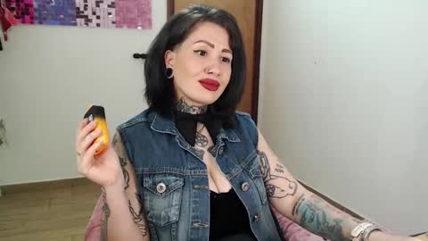 Snapshot of senorita_dakota chatting on September 12, 1:07 am senorita_dakota online show from September 12, 1:07 am