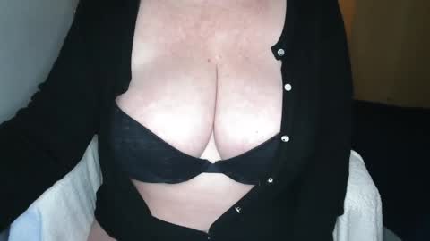 Snapshot of sensual_cris chatting on February 4, 3:57 pm CRIS online show from February 4, 3:57 pm