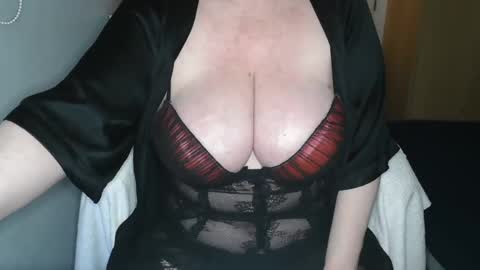 Snapshot of sensual_cris chatting on January 25, 9:57 pm CRIS online show from January 25, 9:57 pm