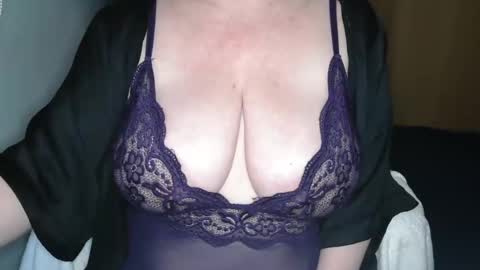 Snapshot of sensual_cris chatting on February 18, 10:38 am CRIS online show from February 18, 10:38 am