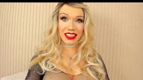 Snapshot of sensual_miss_mia chatting on January 24, 7:49 pm Mia online show from January 24, 7:49 pm