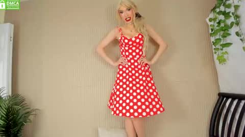 Snapshot of sensual_miss_mia chatting on September 16, 12:12 am Mia online show from September 16, 12:12 am